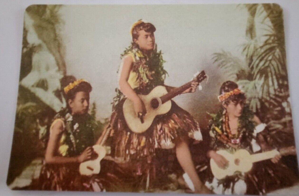 Hawaiian  Vintage Photo 5.5x 3.7"  3 Girls Playing The  Ukulele